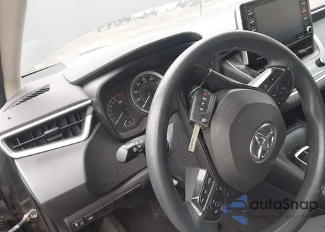 2021 Toyota Corolla Le z USA, uszkodzony, nr VIN 5YFEPMAE6MP258652